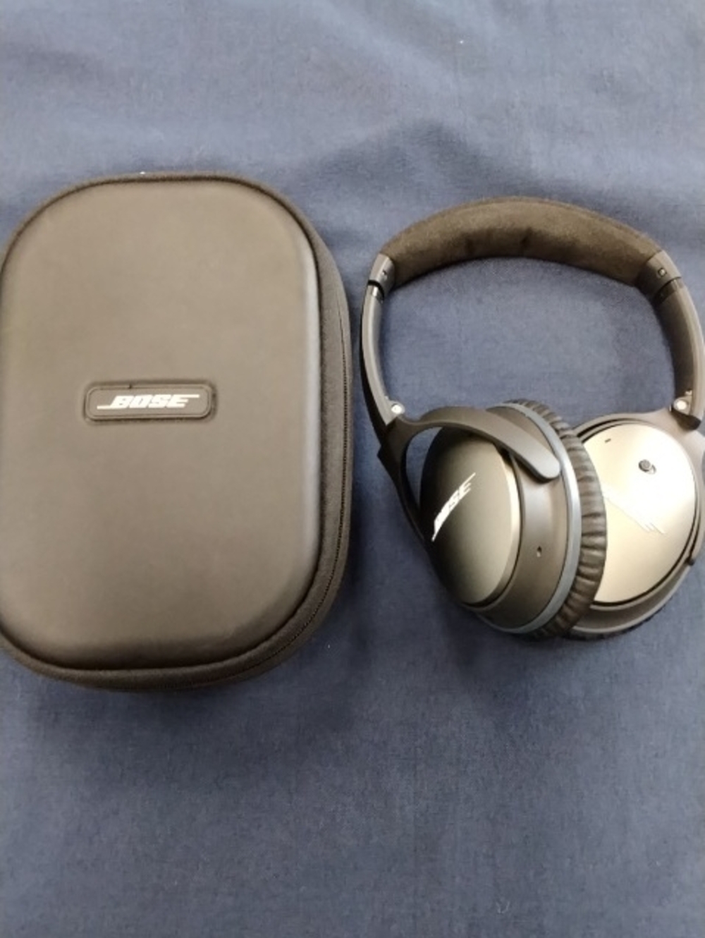 Bose Black Wireless Over-Ear Headphones with Zip Carry Case